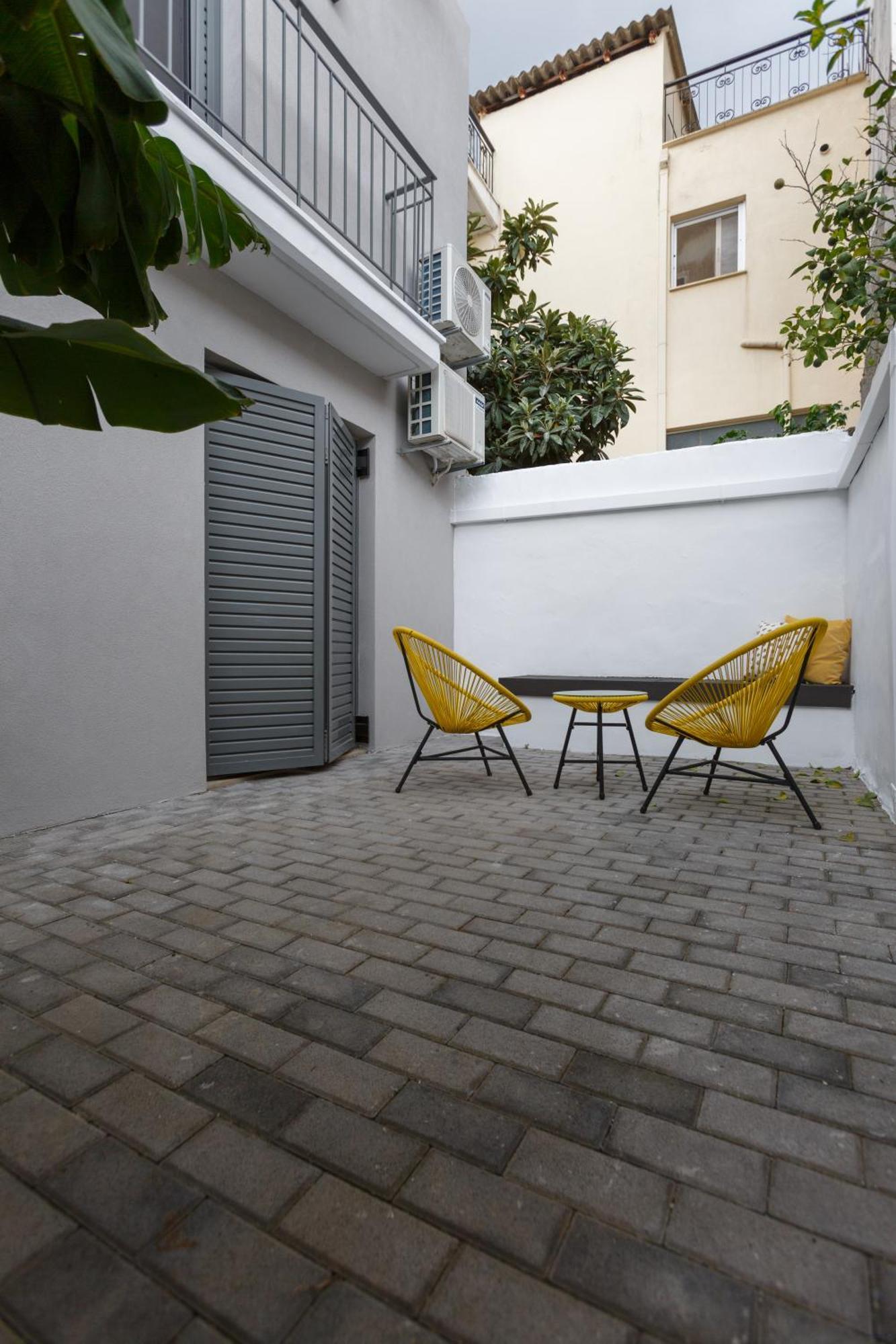 Groundfloor 2Br Apt With Smallyard Near The Heart Of Kalamata Exterior foto
